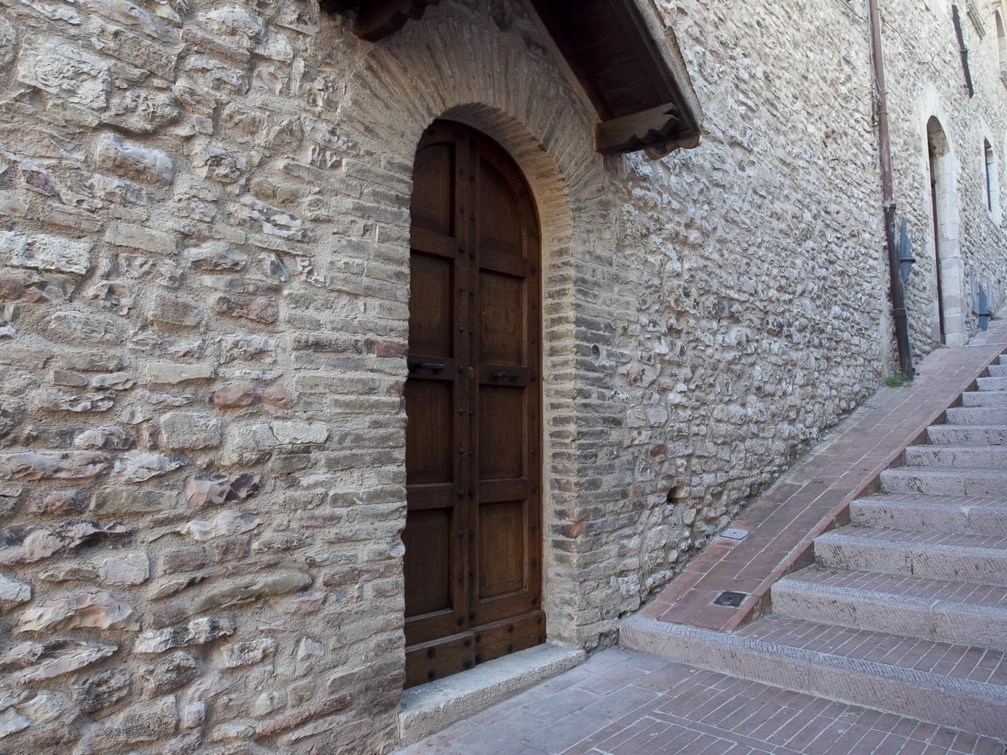 Loggia Dei Maestri Comacini * Assisi